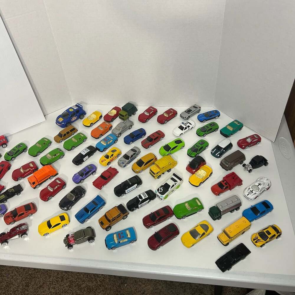 Maisto Diecast Toy Cars and Vehicles Large Lot of 70+ Assorted Mixed Models